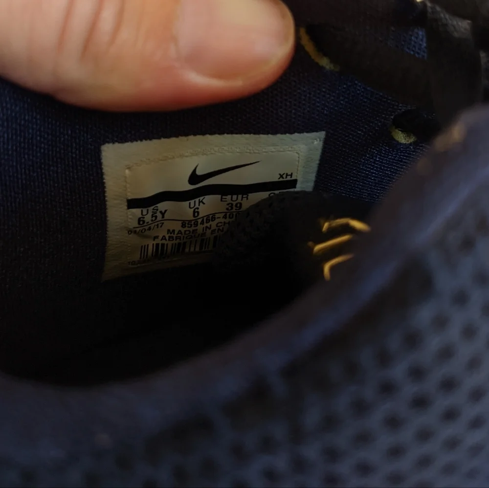 NIKE Kyrie 3 GS Youth High Top Sneakers Obsidian Metallic Gold Size 6.5
